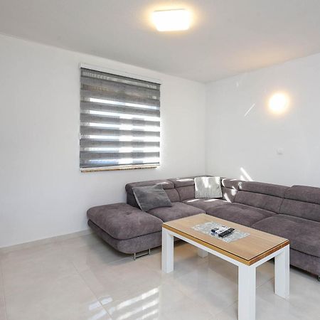 Lidija Apartmani Orebić Rom bilde